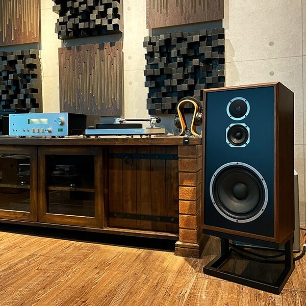 KLH Model 5 - English Walnut showroom
