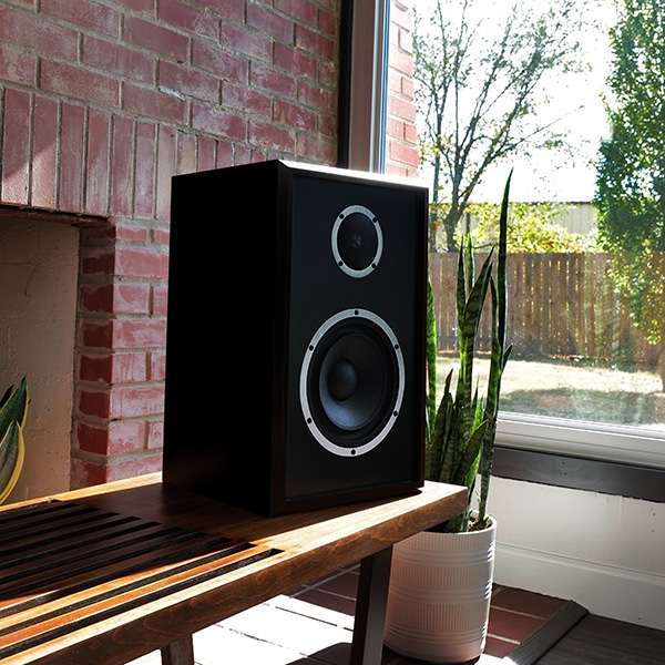 KLH Model 3 - Nordic Noir lifestyle